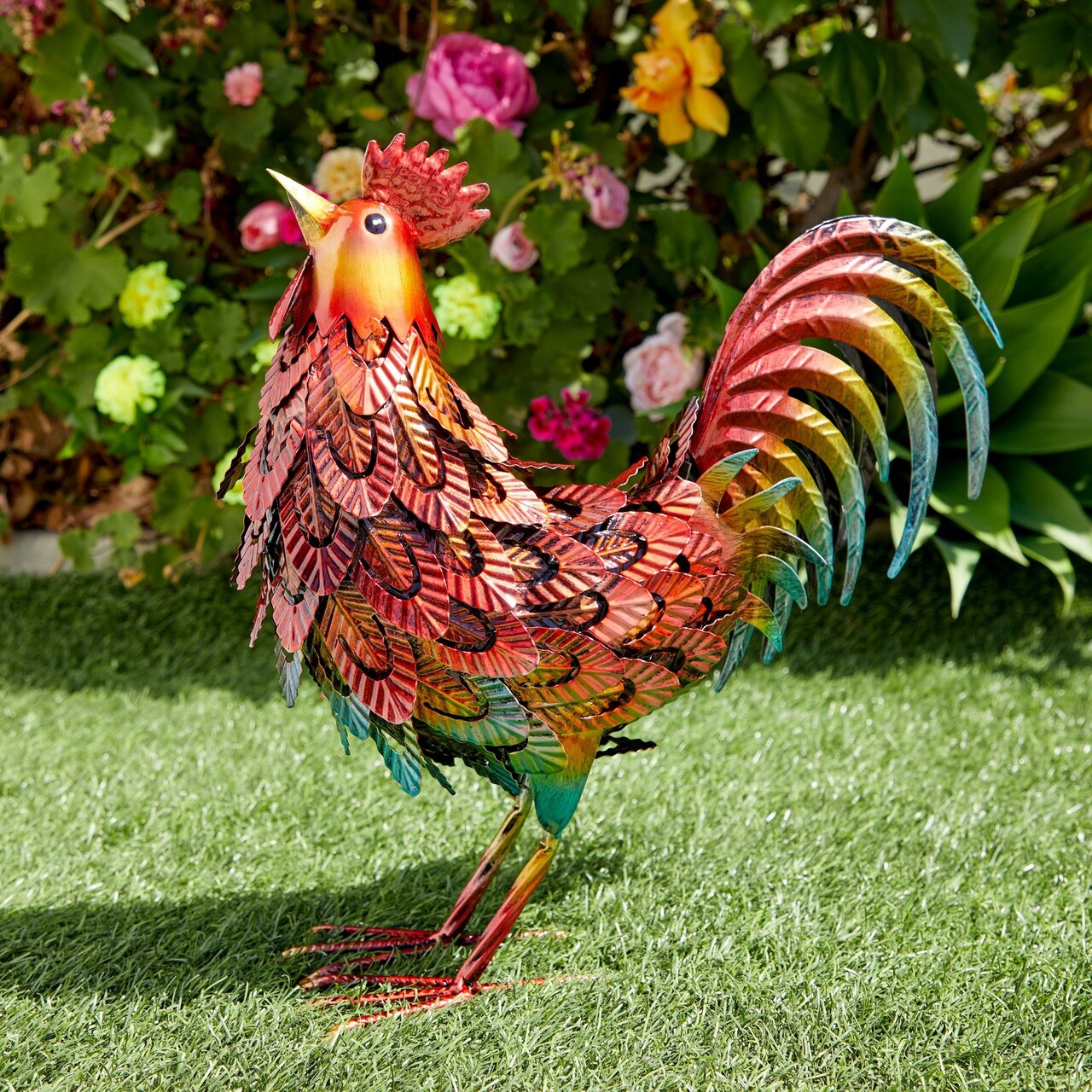 Metal Rooster Decor Yard Art for Garden, Decorative Statue for Indoors, Outdoors, Porch (15 x 16 x 6 In)